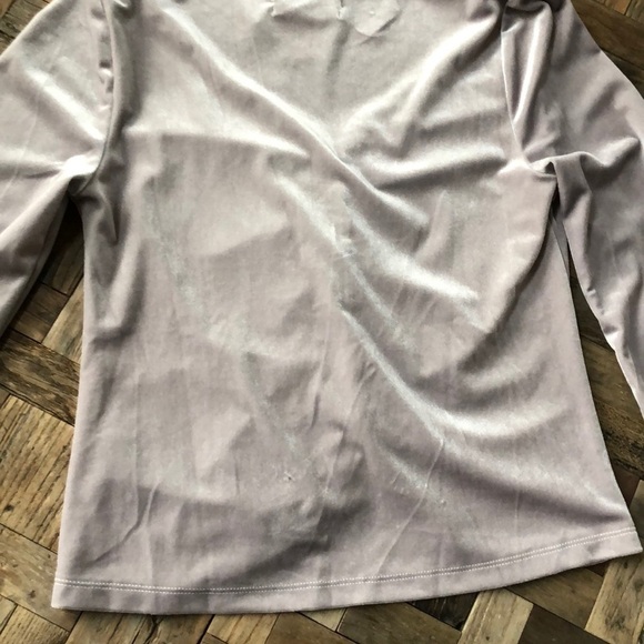 Urban Outfitters Silver Metallic Velvet Top NWT - Picture 9 of 9